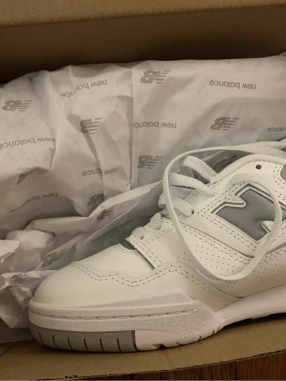 Never worn !!! New Balance woman  550 White and Grey Low-Top Sneakers
